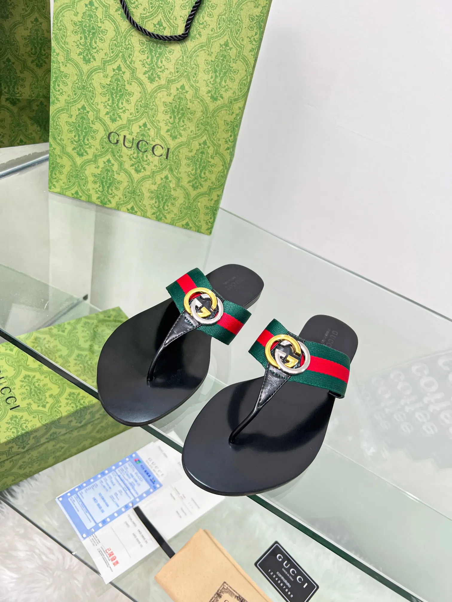 👟👟Ex-factory price 280👟👟 Gucci·Gucci💗 Classic flip-flops.  This is an amazing shoe, a luxury brand loved by celebrities and Internet celebrities😼The original hardware of the counter is gold and silver with double G buckles. 1:1 reproduction purely handmade.  German technology 3D printing logo.  Number of yards 35-45